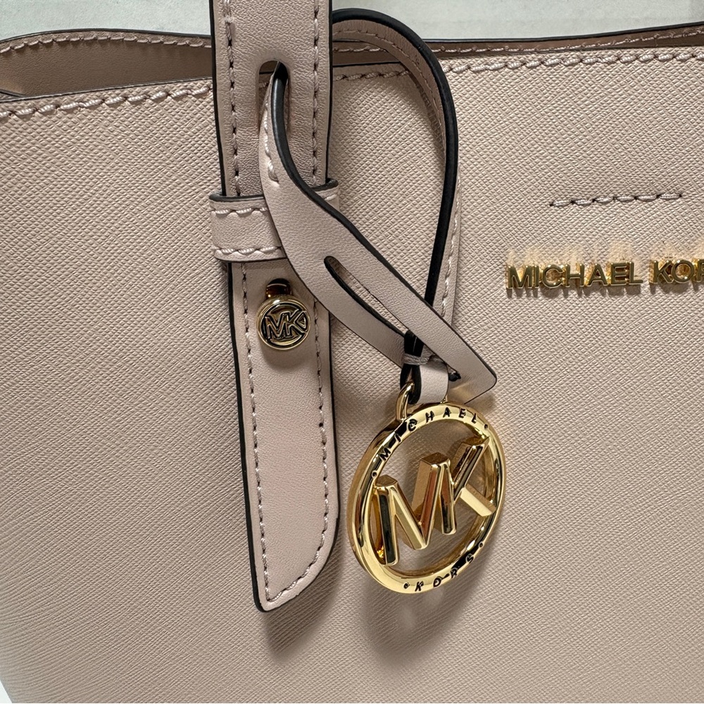 Michael Kors Mel Blush Pink Saffiano Leather Tote with Gold Hardware - Picture 2 of 11